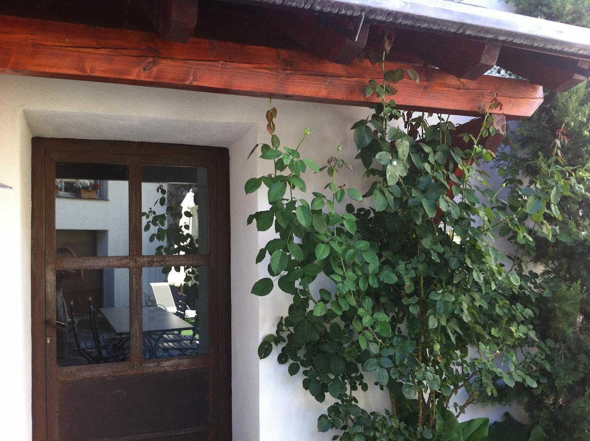 La Maison Carolane ラトゥール＝ドゥ＝カロル エクステリア 写真